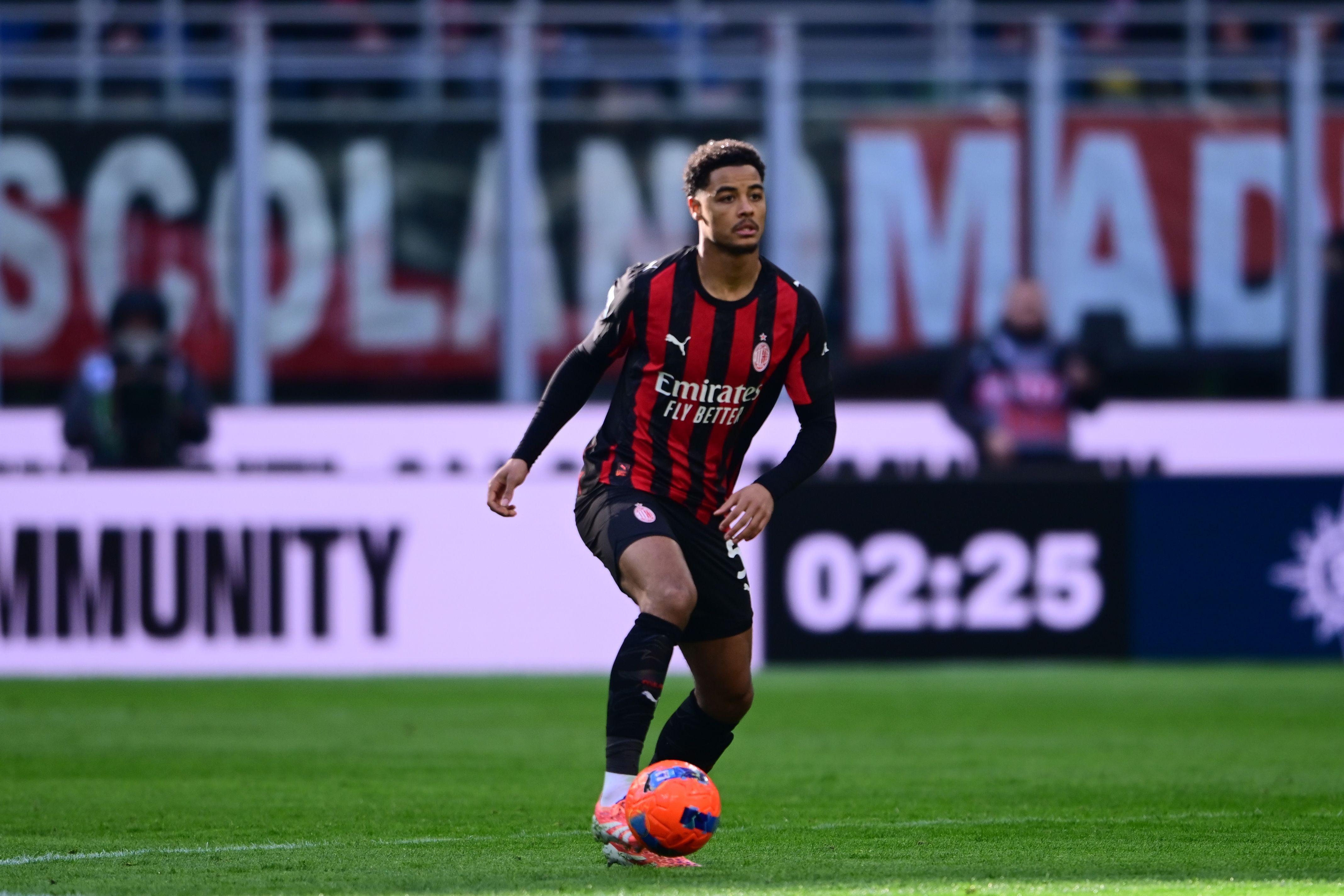 开云体育-隆戈：德温特的进步或改变米兰引援策略，球队可能选择保持现状