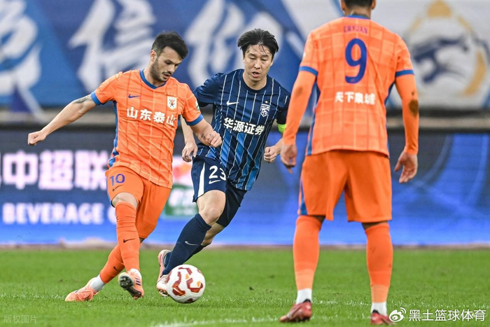 kaiyun 官网-官宣！泰山与瓦科完成续约，回归海口冬训，2026争冠底气更足了|泰山队|山东泰山|中超|克雷桑|泽卡_新浪体育_新浪新闻