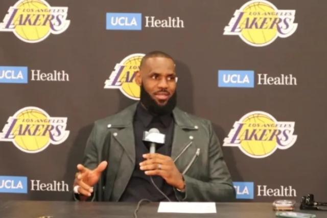 开云体育-关键球甩锅再引争议 詹皇不满裁判判罚：NBA白看了