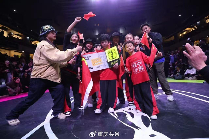 注册领彩金-13岁霹雳舞少年巴黎夺冠 身后站着一群“造梦者”|李勇秋|重庆|沙坪坝|街舞|教练_新浪体育_新浪新闻