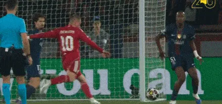 网页版登录-麦卡利斯特起脚劲射，帕乔防守时手臂碰到皮球