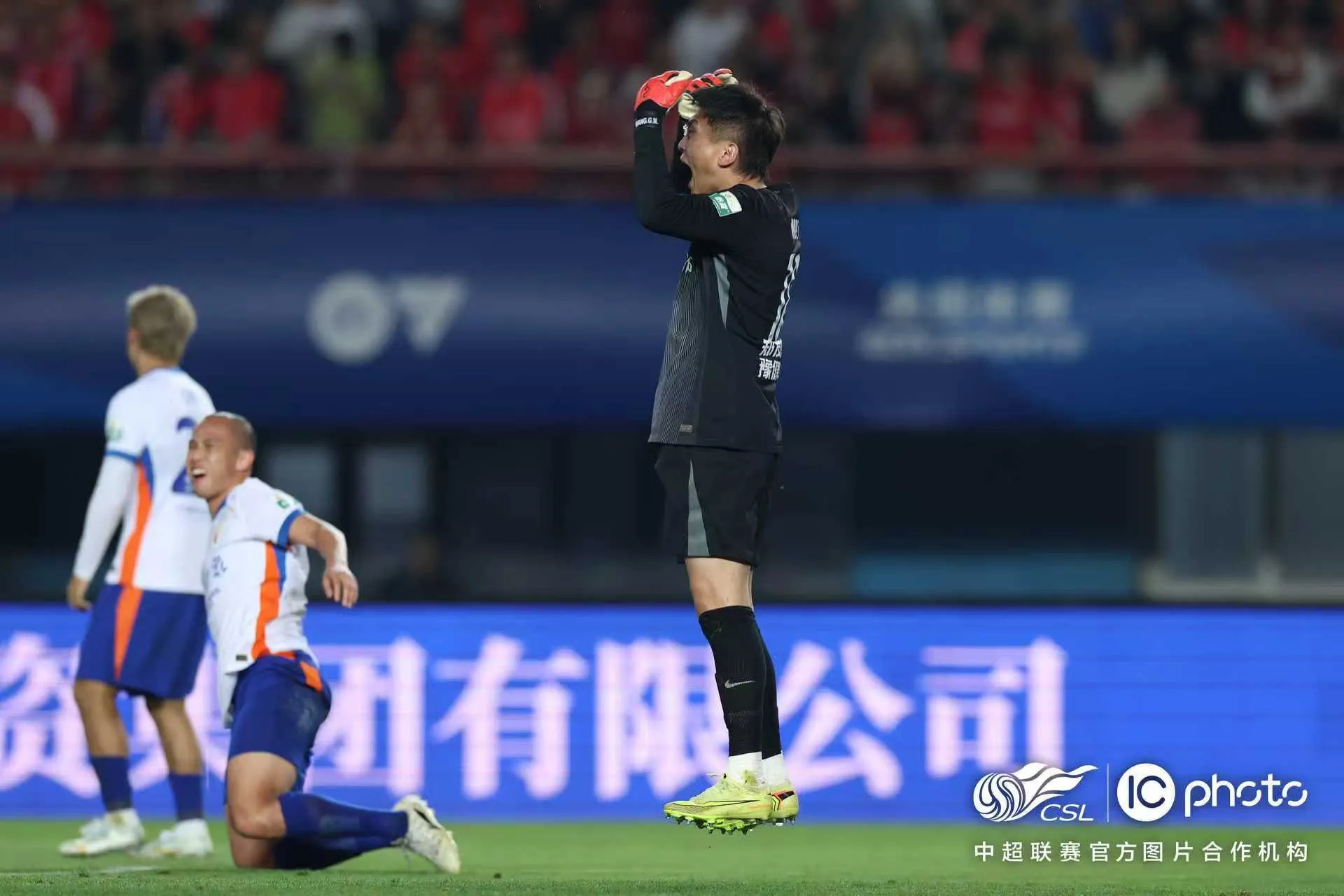 注册领彩金-出击失误致丢球，王国明赛后社媒向球队与球迷道歉：对不起